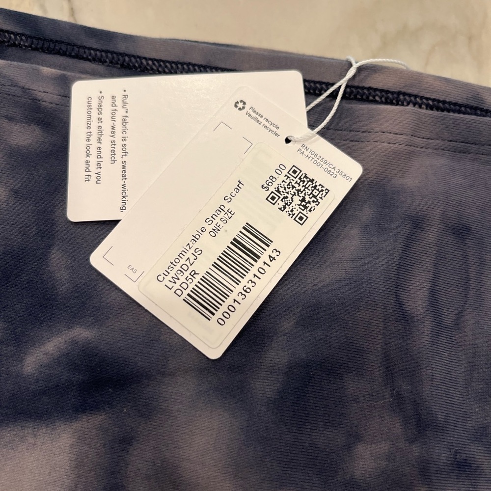 Lululemon - Picture 3 of 3